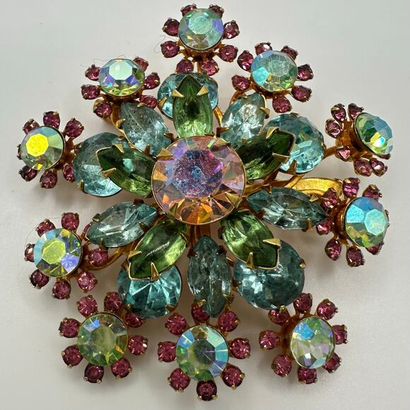 Vintage gold tone pastel pink green blue aurora borealis AB rhinestones brooch - Picture 3 of 8